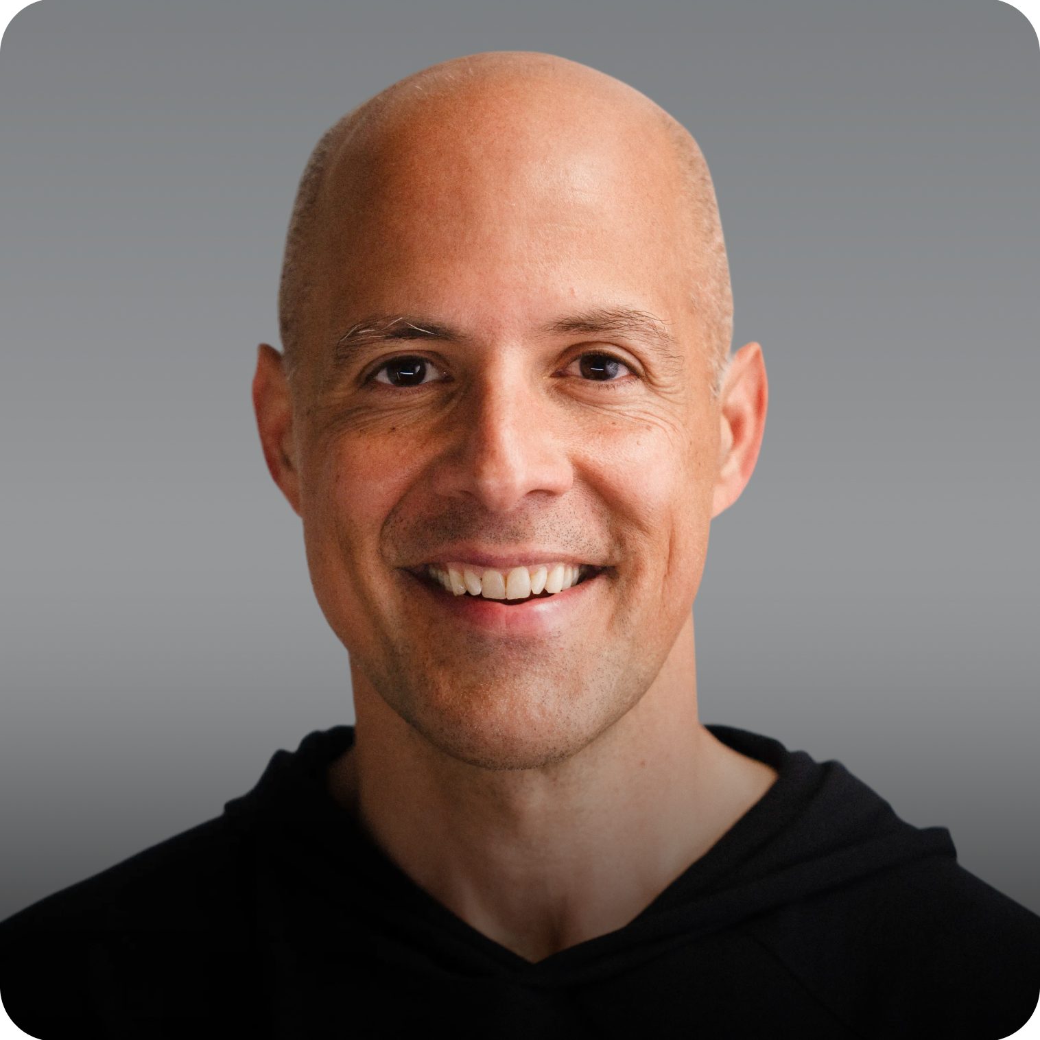 Headshot of Elliot Karathanasis