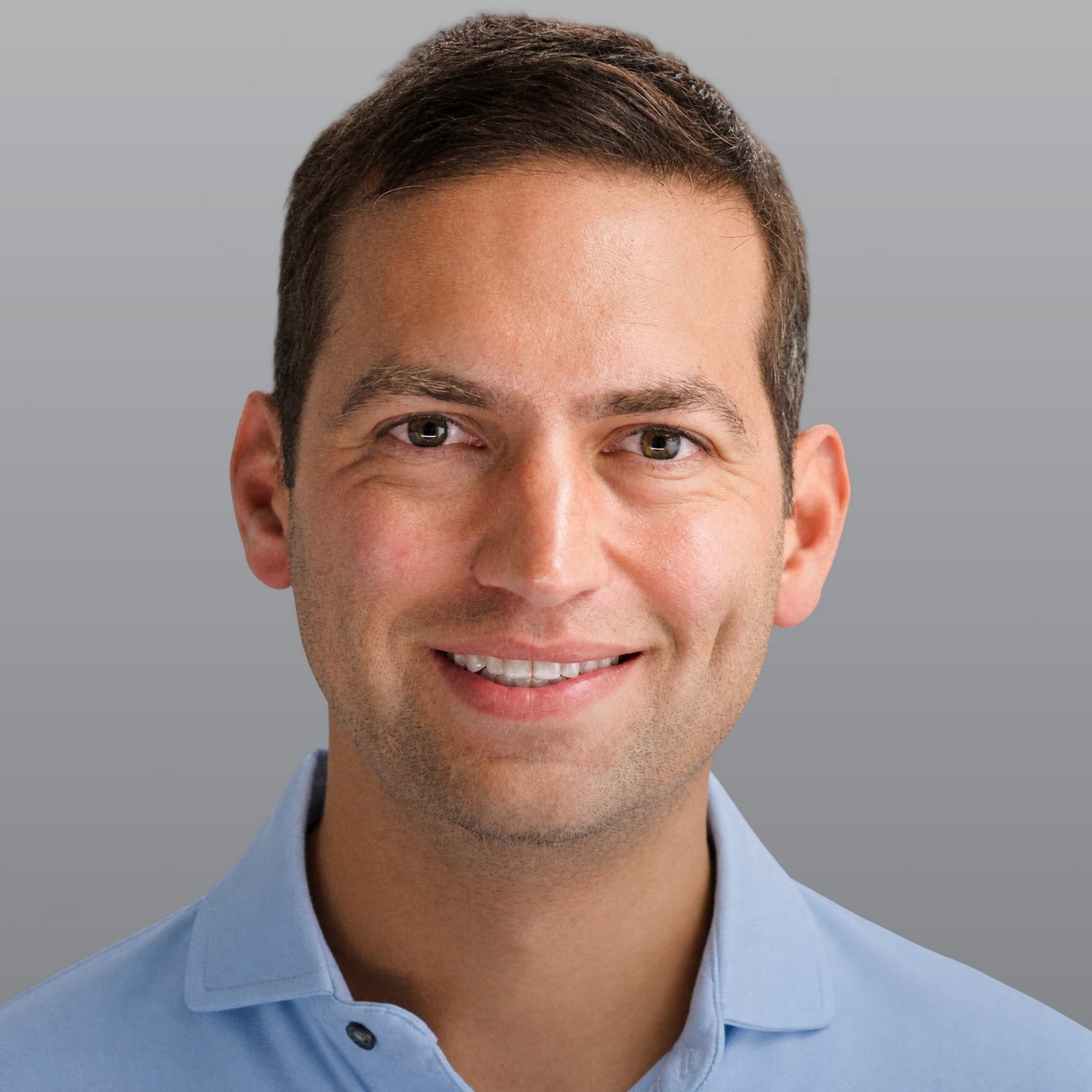 Headshot of Ernesto Navarro, MD